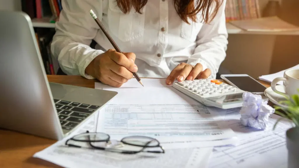 How to Manage and Keep Track of Business Expenses in South Africa—With ProInvoice Handling the Heavy Lifting